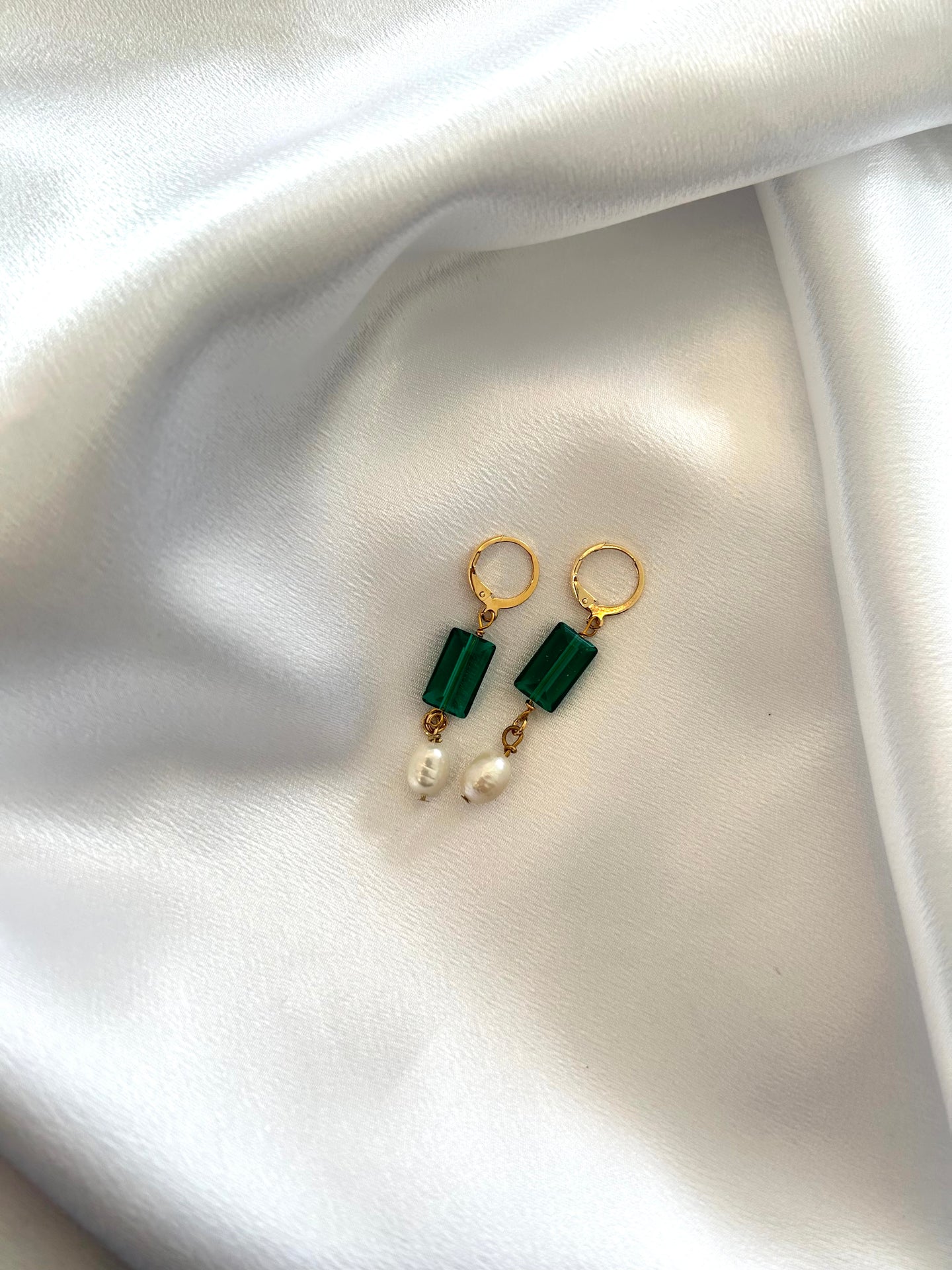 Mini emerald and Pearl drops